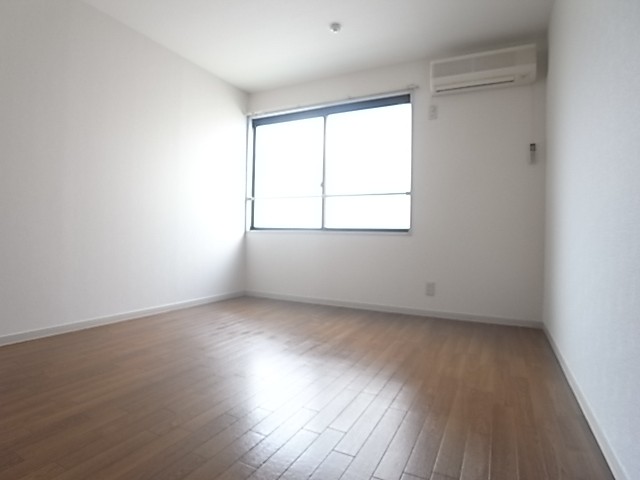 床のクッションフロアが部屋内を明るく見せる！