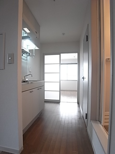 玄関から室内方向を撮影！