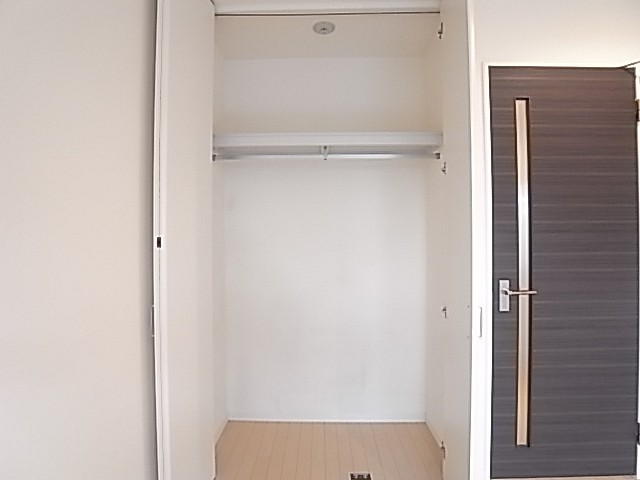 大型の収納に荷物をしっかりしまいましょう！