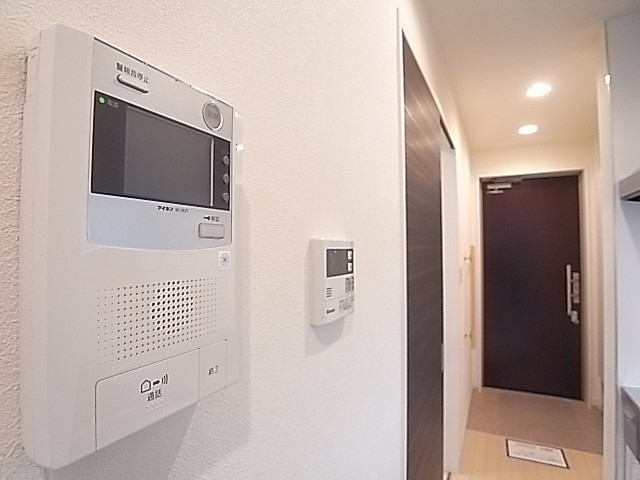 来客はモニターホンで確認してから