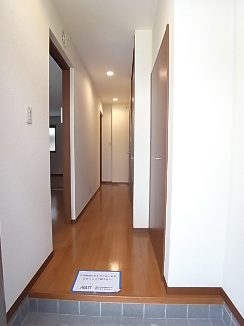玄関から室内方向を撮影！