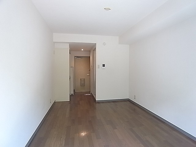 キッチンとの間はカーテンで仕切れば1Ｋのように使用できます！