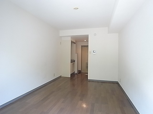 収納はないですが、部屋の広さがしっかりあります！