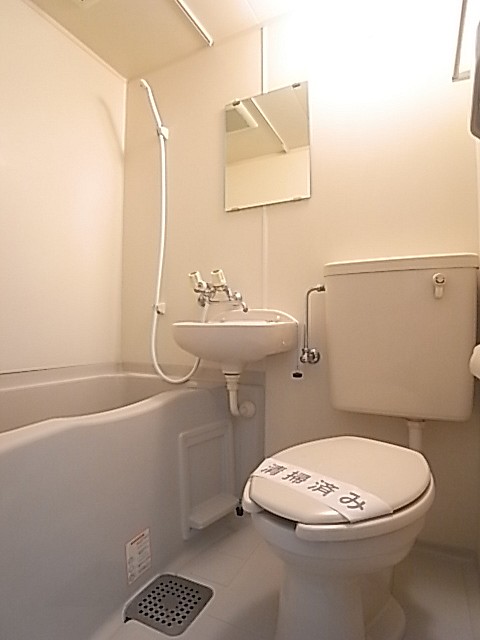 清潔感ある3点ユニットバス　