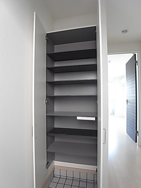 全8段の高さ調整できるシューズボックス！