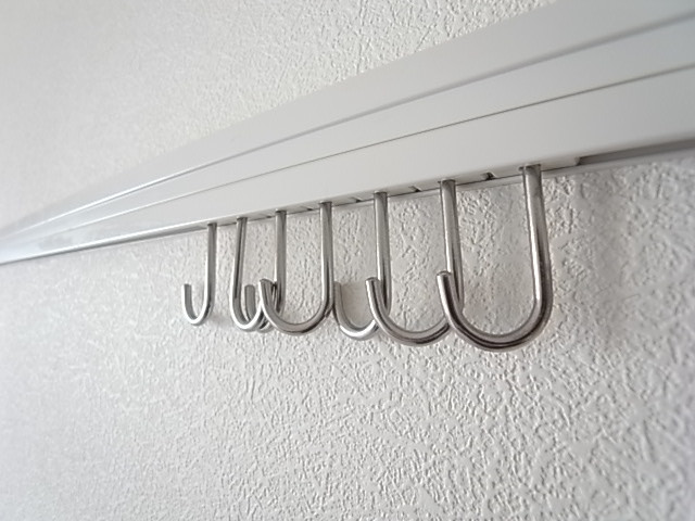 普段使いの洋服を掛けておく事が出来るフック！