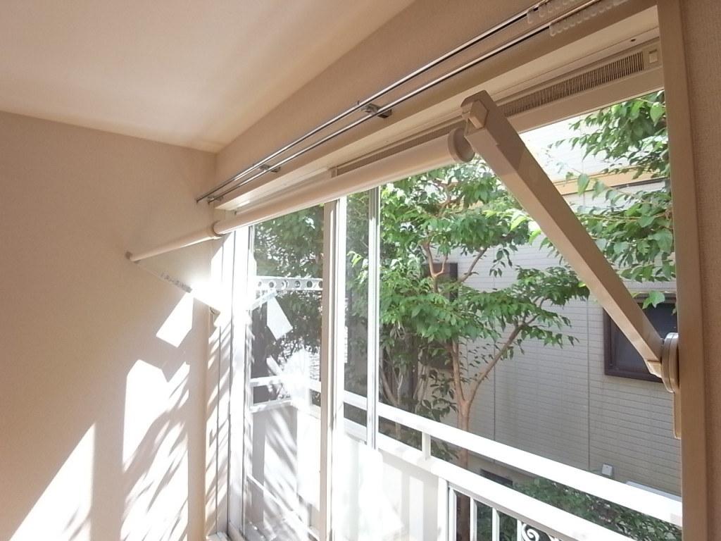 雨の日にも重宝する室内物干し具！