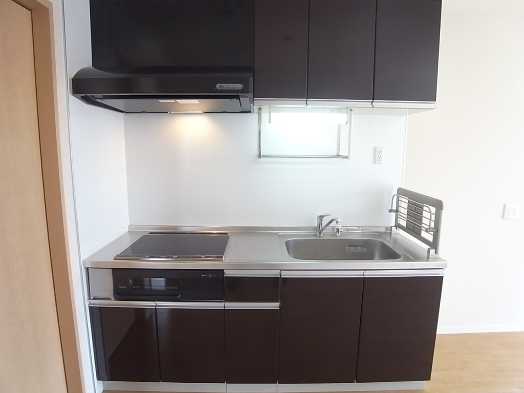 大型収納がうれしいシステムキッチン！