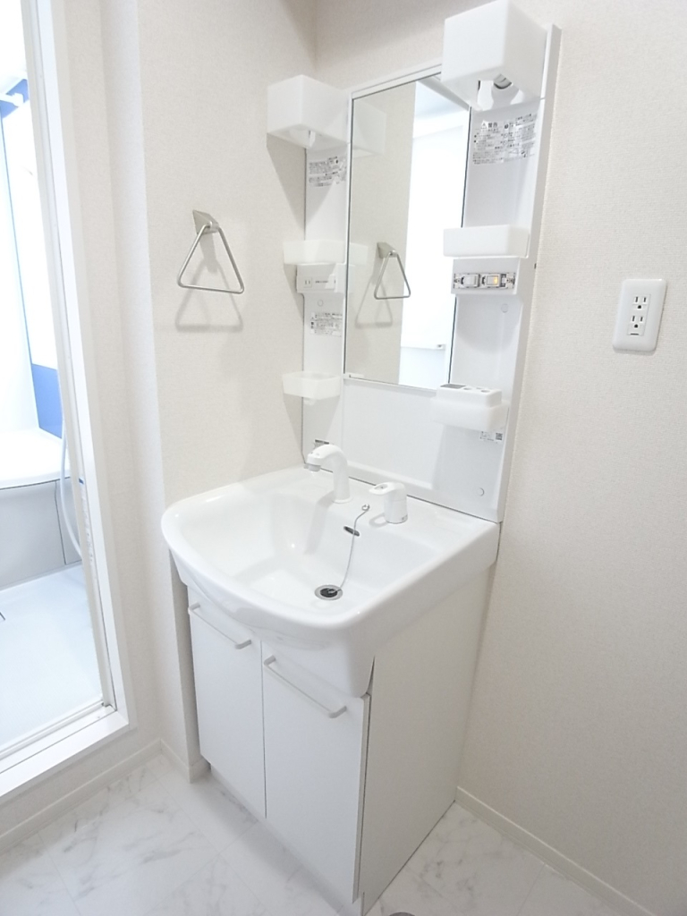 シャワー付き独立洗面台です！