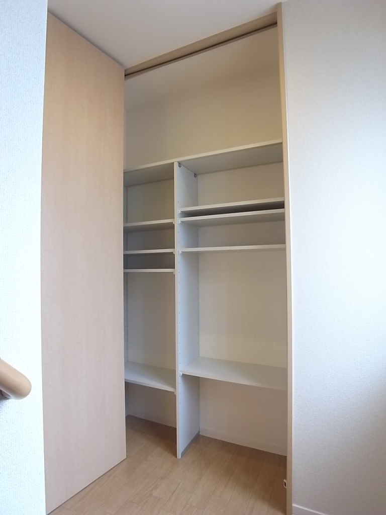 2階踊り場の収納