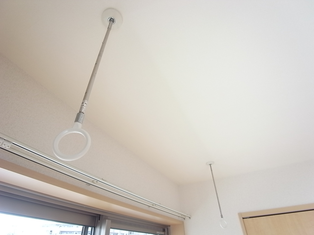 雨の日にも重宝する室内物干し具！