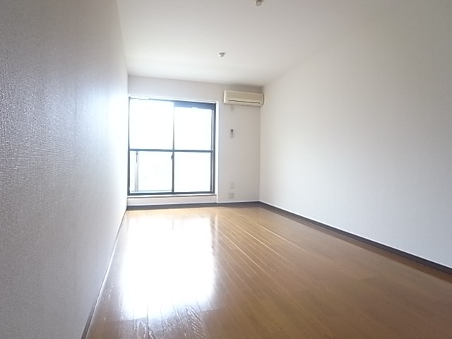 西向きですが明るいお部屋です！