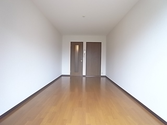 建具も落ち着いた色調。