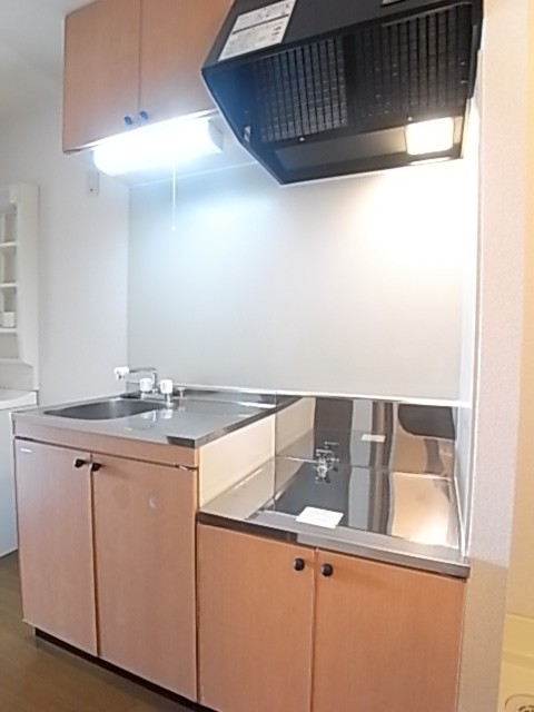 段落ちと呼ばれる。ガスコンロ設置タイプのキッチン。