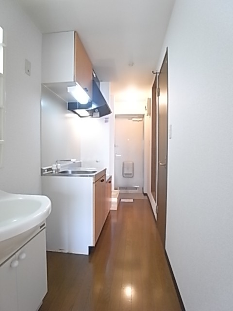 お部屋から見て右手にトイレ→浴室