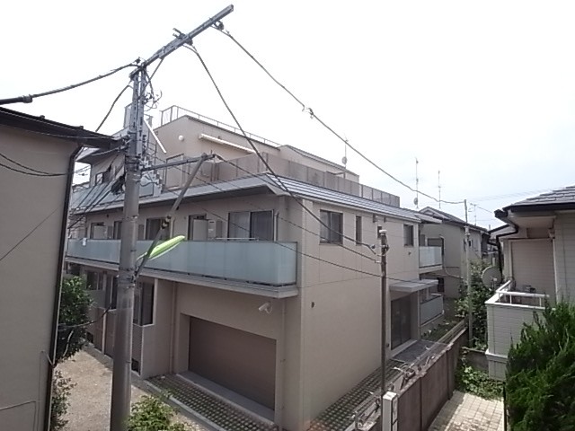 南西方面の様子。午後からの陽当たりですが高い建物がないので明るい！