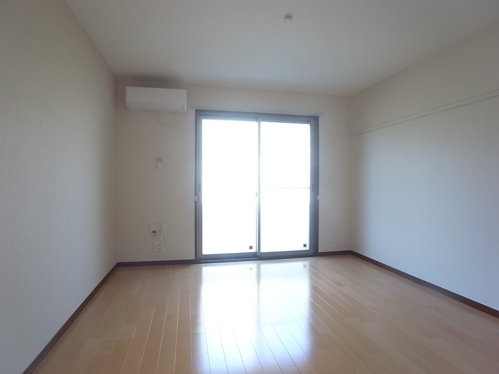 洋室は7.8帖で正方形。使い勝手良し！