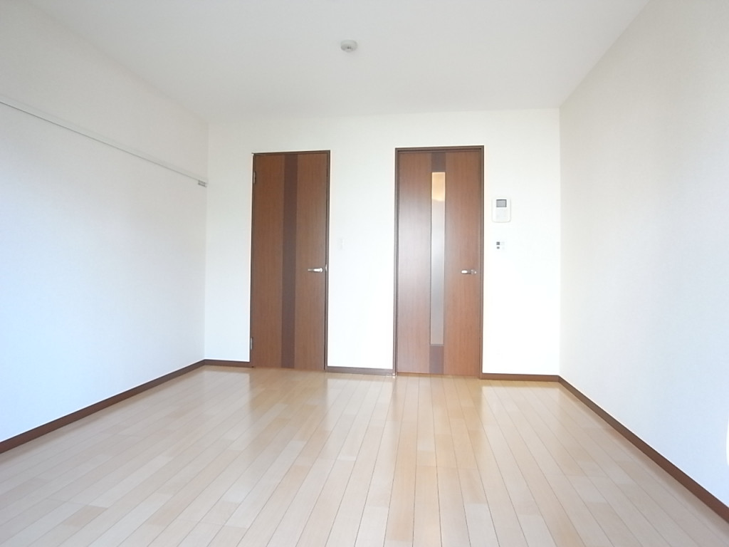 温かい配色で部屋作りが楽しみに！