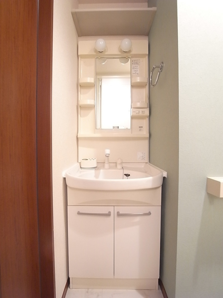 シャワー付き独立洗面台！