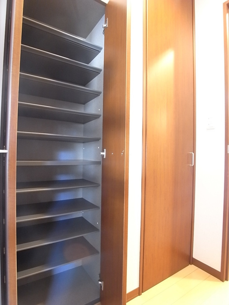 下駄箱も大型で靴持ちにも安心♪