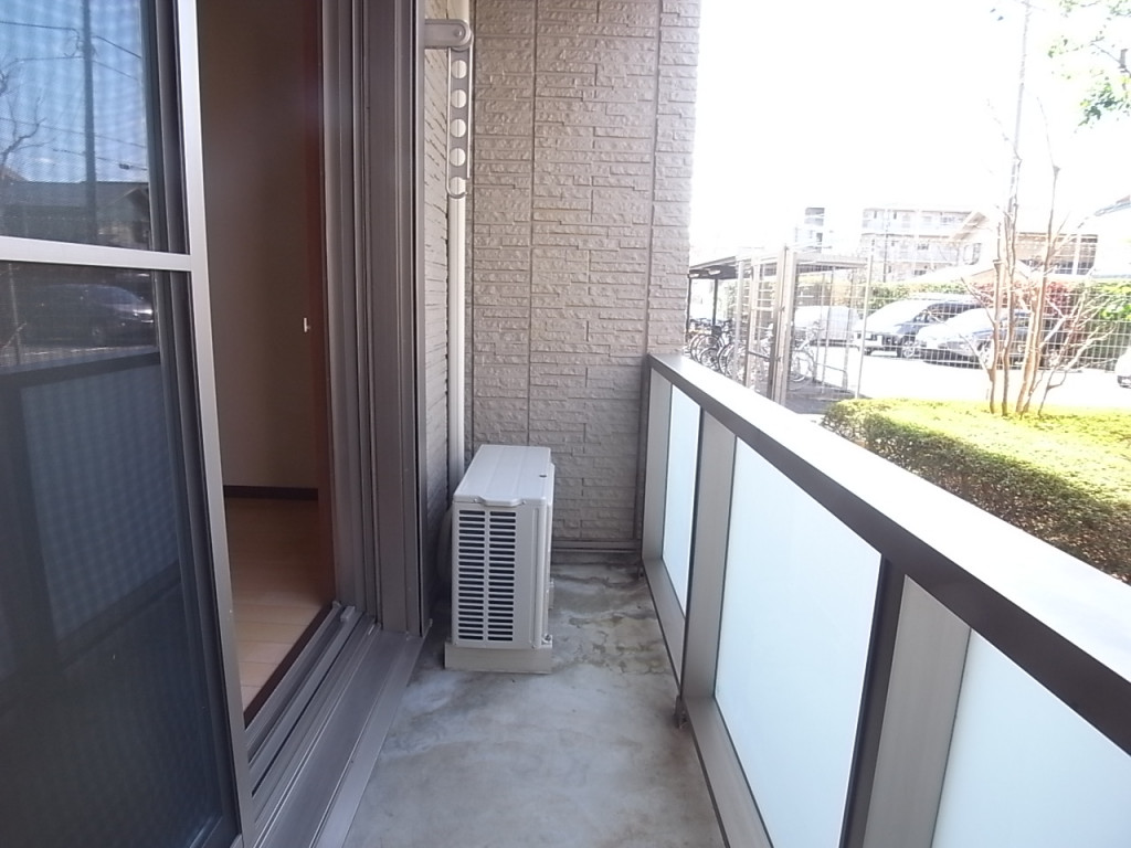 バルコニー。布団や洗濯物が干せる。