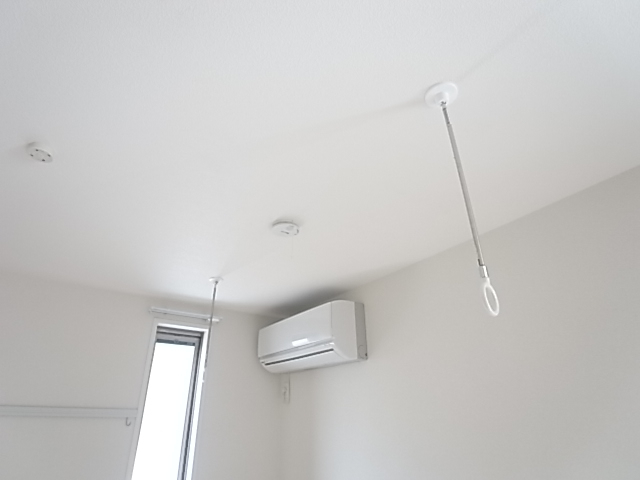 雨の日にも重宝する室内物干し具！