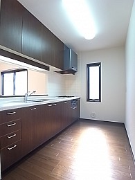 戸棚豊富！大型の食器棚や冷蔵庫を置いても問題なし！