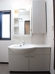 大きな洗面台で2人で使っても余裕がありそう！