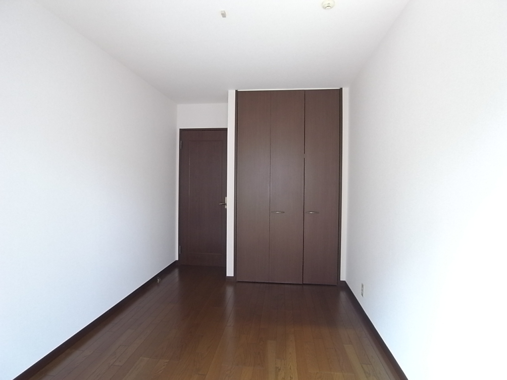全室収納がついているのでもちろんこの部屋にもございます！