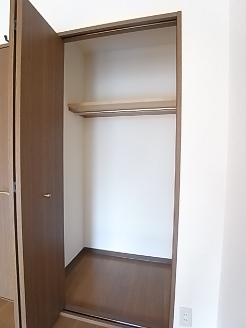 お部屋の収納。お部屋も広いですが収納も大きい！幅127.3×奥85×高239