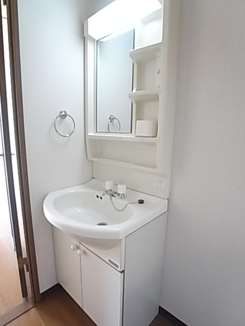 朝の身だしなみはここから！独立洗面台付きです！