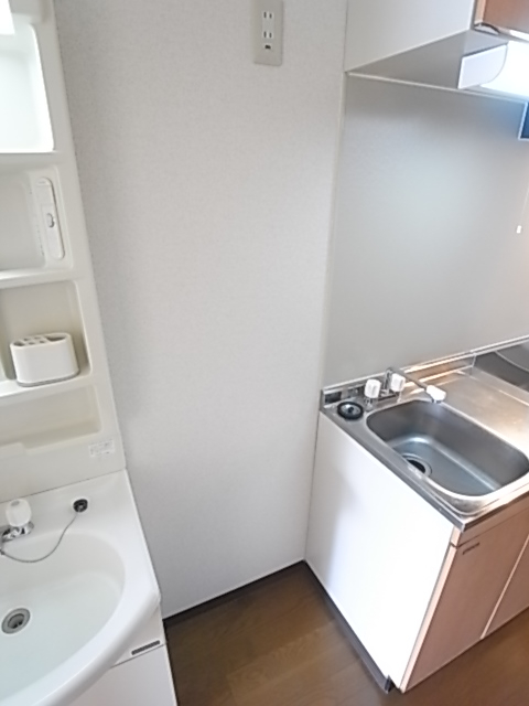 冷蔵庫置場。幅61.4×奥55×高220