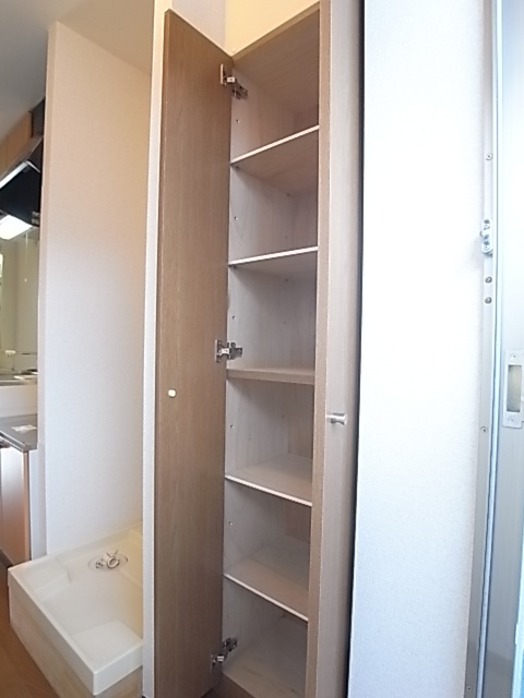 自分で棚の高さを調節できる下駄箱。幅40.8×奥30.7×高170