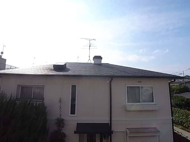 西方面の様子。住宅地なので2階建ての建物ばかりです！前面建物まで6.3ｍ