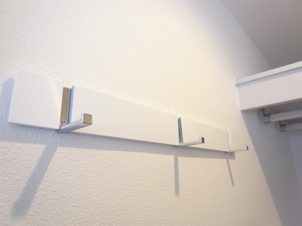 ウォークインクローゼット　洋服掛け