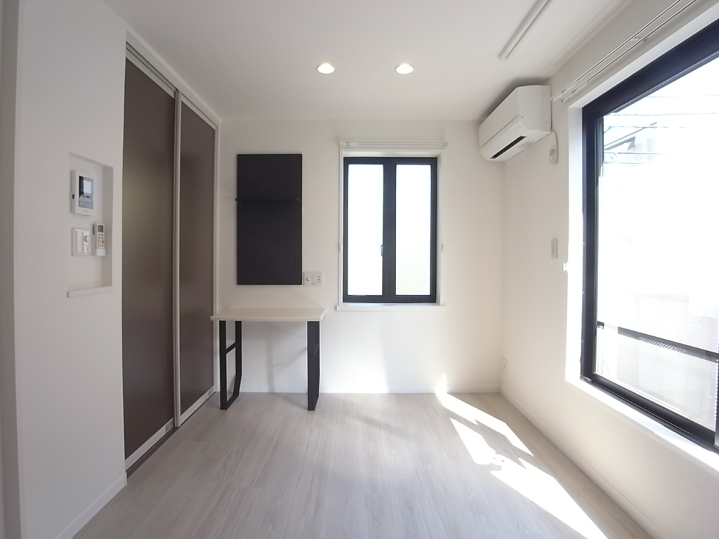 別角度から撮った洋室