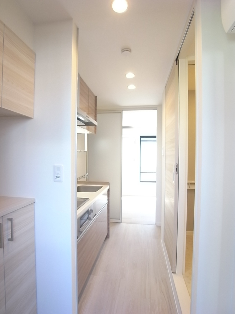 玄関から撮った廊下