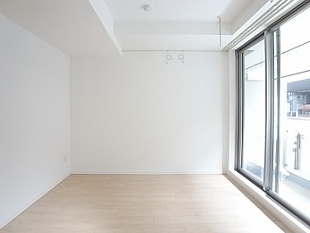 使いやすい形。壁面にはピクチャーレール付き！