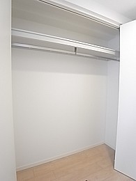 幅の広いクローゼット！