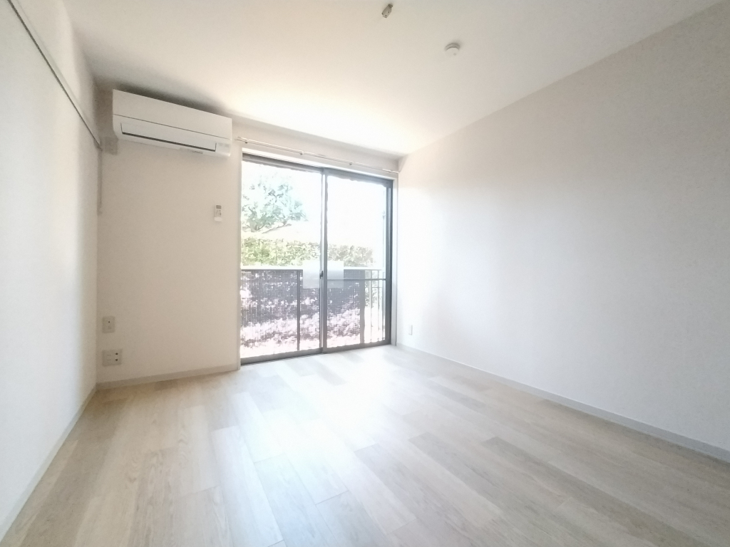 明るい印象を受けるフロアタイル使用