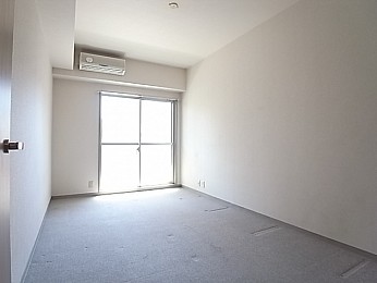 洋室はカーペット敷き！