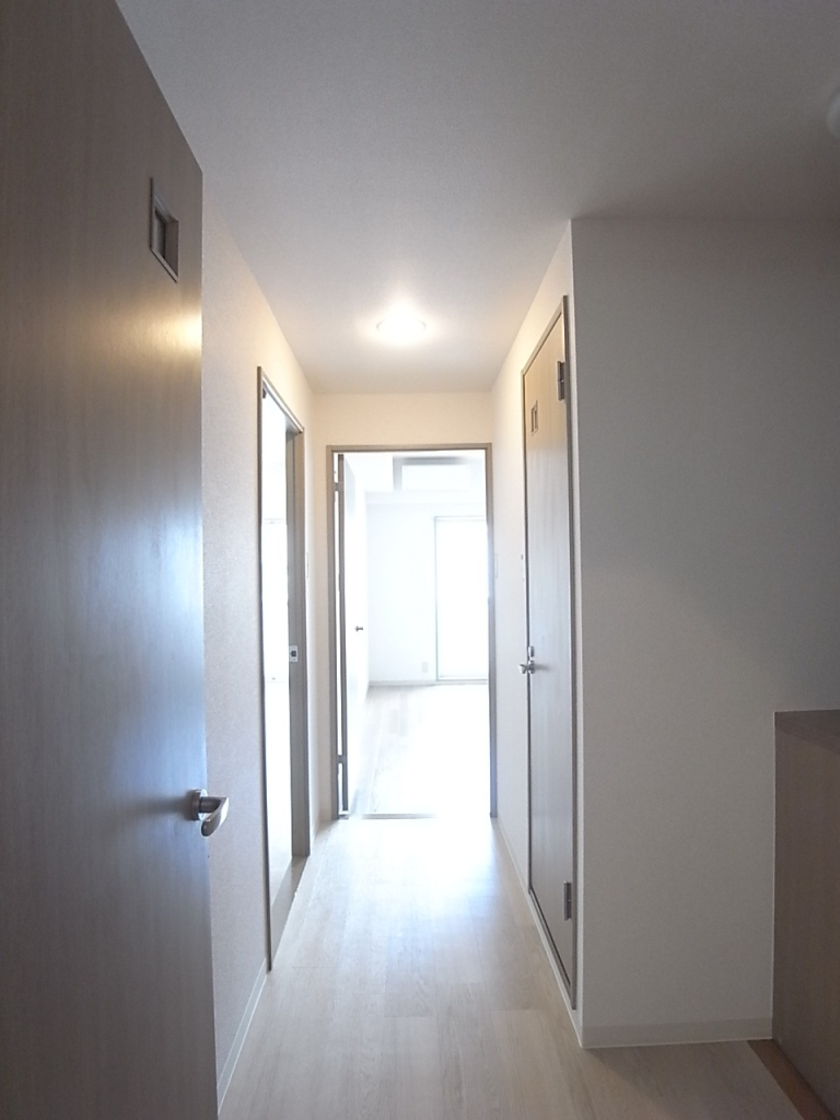 玄関から撮った廊下