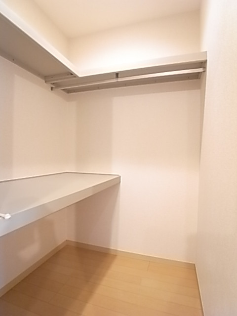 大容量ウォークインクローゼット！荷物や服の多い方にも満足いただけます！