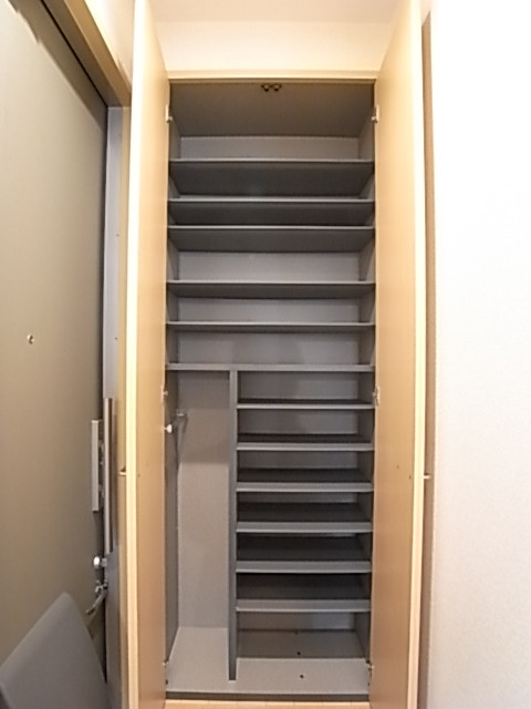 収納力の高いシューズボックス！傘立てスペースもあります。