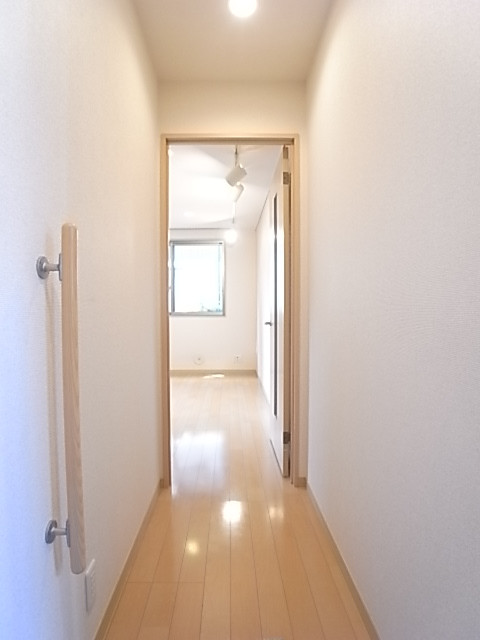 玄関から室内方向を撮影！