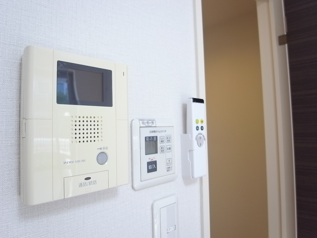 来客は顔を確認してから対応を！カラーモニターホンです！