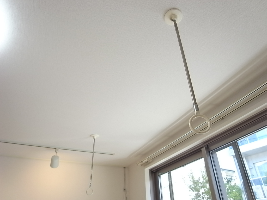 雨の日にも重宝する室内物干し具！