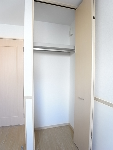 洋室収納はクローゼットタイプ！