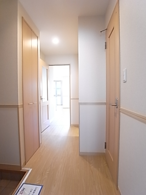 玄関からリビング方向を撮影！