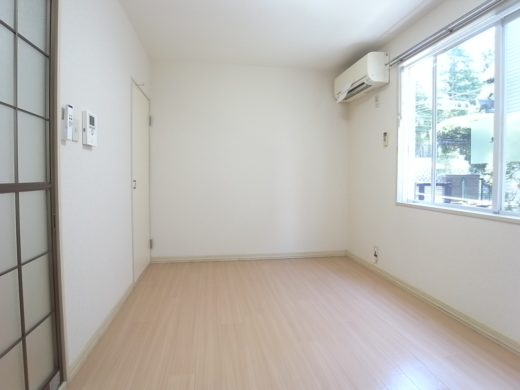 横長の部屋は家具の配置がしやすく使いやすいです！